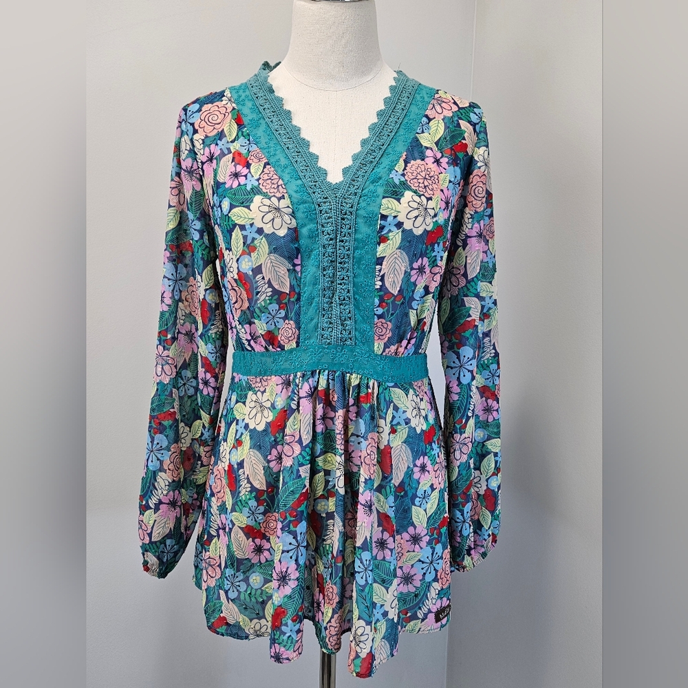 Matilda Jane Womens Peplum Blouse Mediumโ Floral Crochet Details